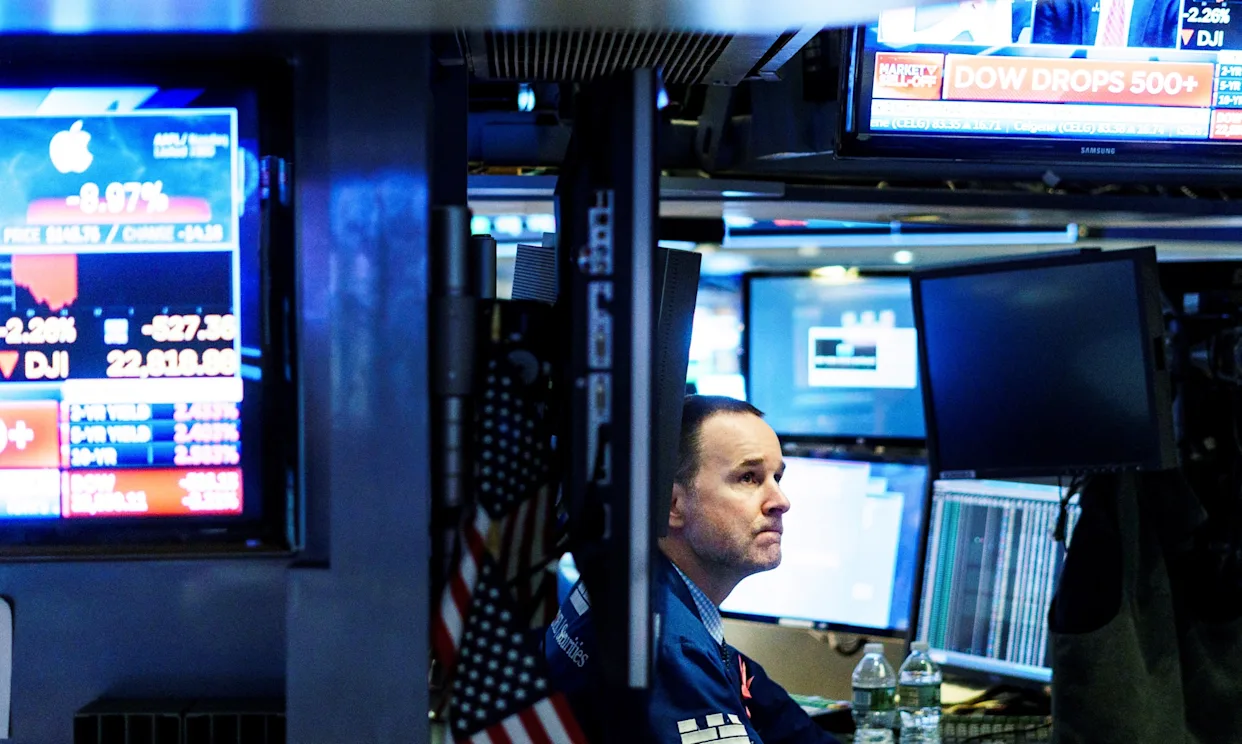 Wall Street comienza noviembre en verde gracias al empuje de Amazon y Nvidia