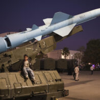 El poder militar iraní cautiva a miles de visitantes en una exposición de misiles y drones