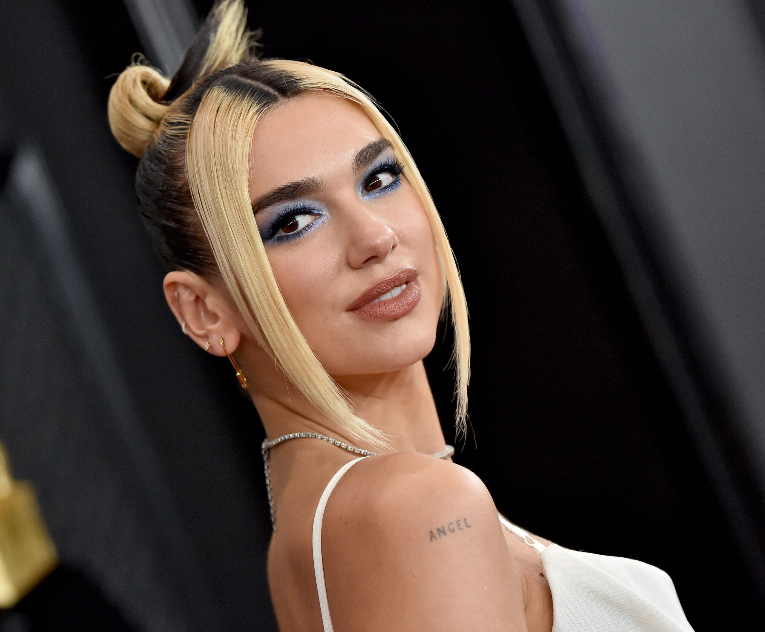 Dua Lipa sorprende cantando “Antología” de Shakira en Colombia - Noticias de hoy en República Dominicana | De Último Minuto