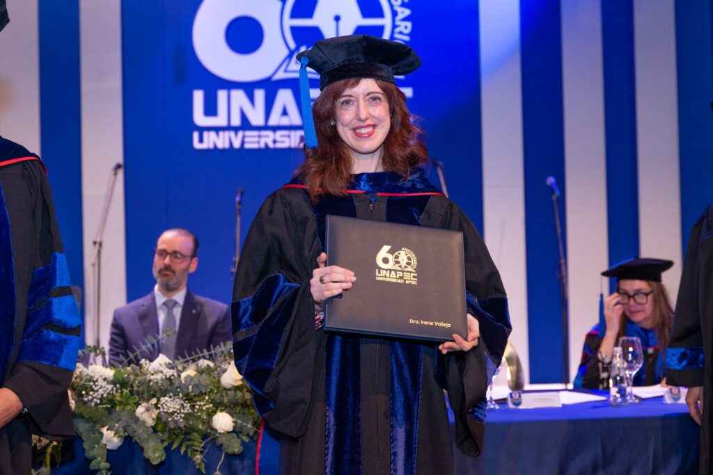UNAPEC otorga Doctorado Honoris Causa a la escritora española Irene Vallejo | 2 | UNAPEC otorga Doctorado Honoris Causa a la escritora española Irene Vallejo - Noticias de hoy en República Dominicana | De Último Minuto
