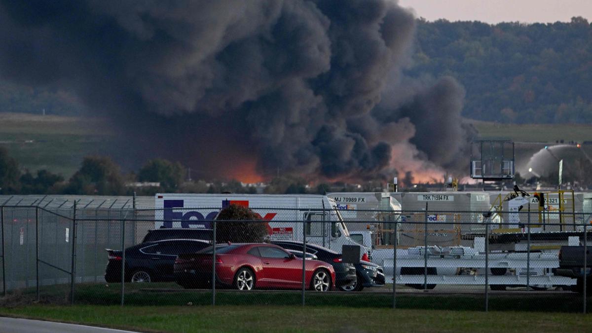 Avión de carga de UPS se estrella durante despegue en aeropuerto de Kentucky