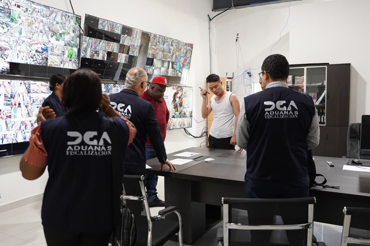 DGA interviene dos tiendas chinas en Azua por presuntas irregularidades - Noticias de hoy en República Dominicana | De Último Minuto