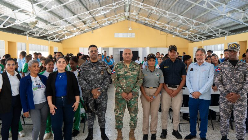Fideicomiso VBC y la Dirección Antipandillas imparten charlas preventivas a jóvenes de Ciudad Juan Bosch | 3 | Fideicomiso VBC y la Dirección Antipandillas imparten charlas preventivas a jóvenes de Ciudad Juan Bosch - Noticias de hoy en República Dominicana | De Último Minuto