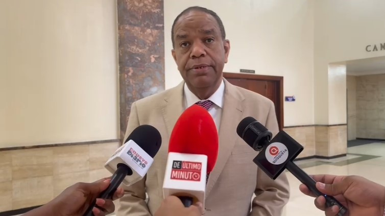 Paliza debe renunciar de presidencia PRM por “abrir puertas al narcotráfico”, dice Danilo Díaz