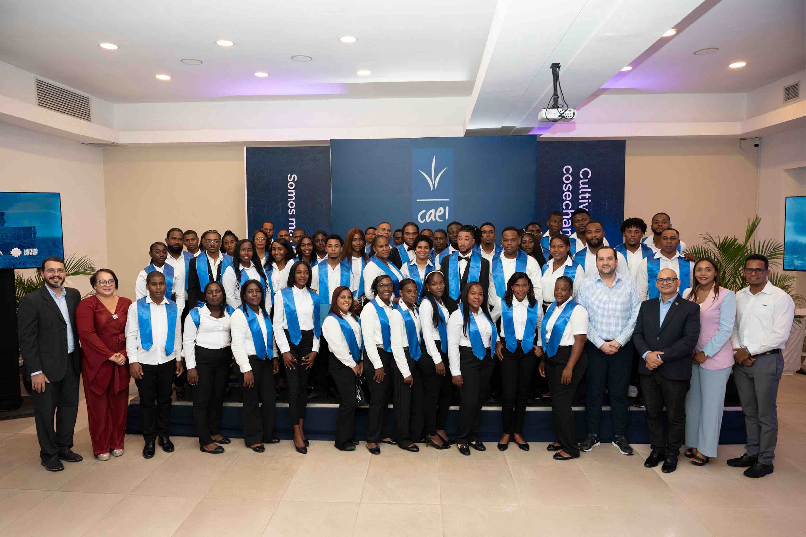 CAEI gradúa a más de 130 técnicos operadores de equipos pesados: 50 son mujeres