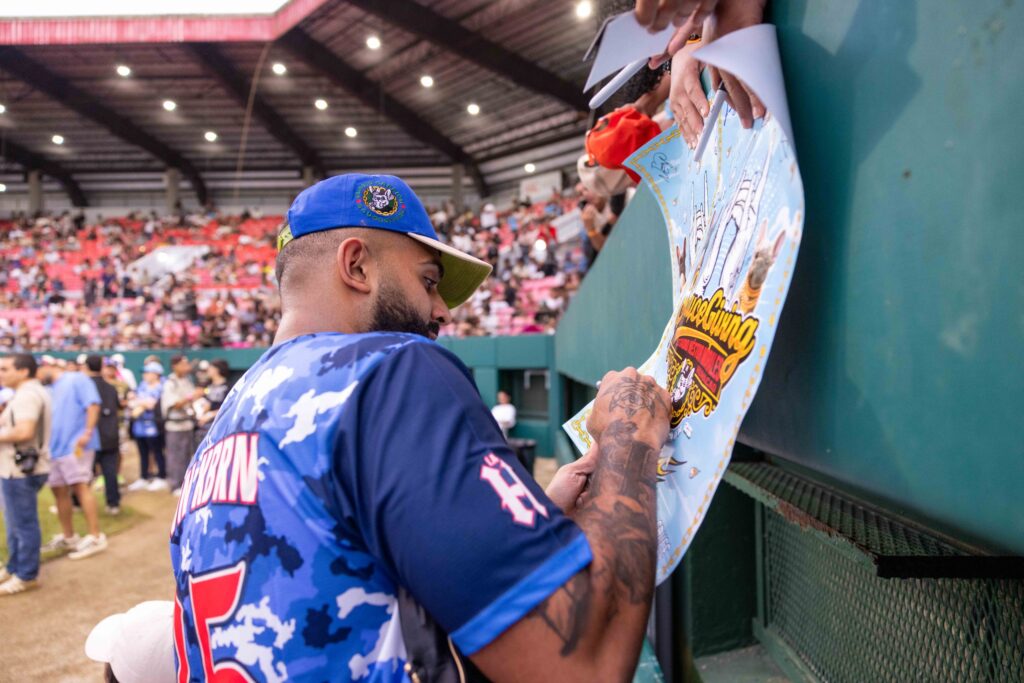 Eladio Carrión celebra con éxito la quinta edición de SAUCEGIVING | 2 | Eladio Carrión celebra con éxito la quinta edición de SAUCEGIVING - Noticias de hoy en República Dominicana | De Último Minuto