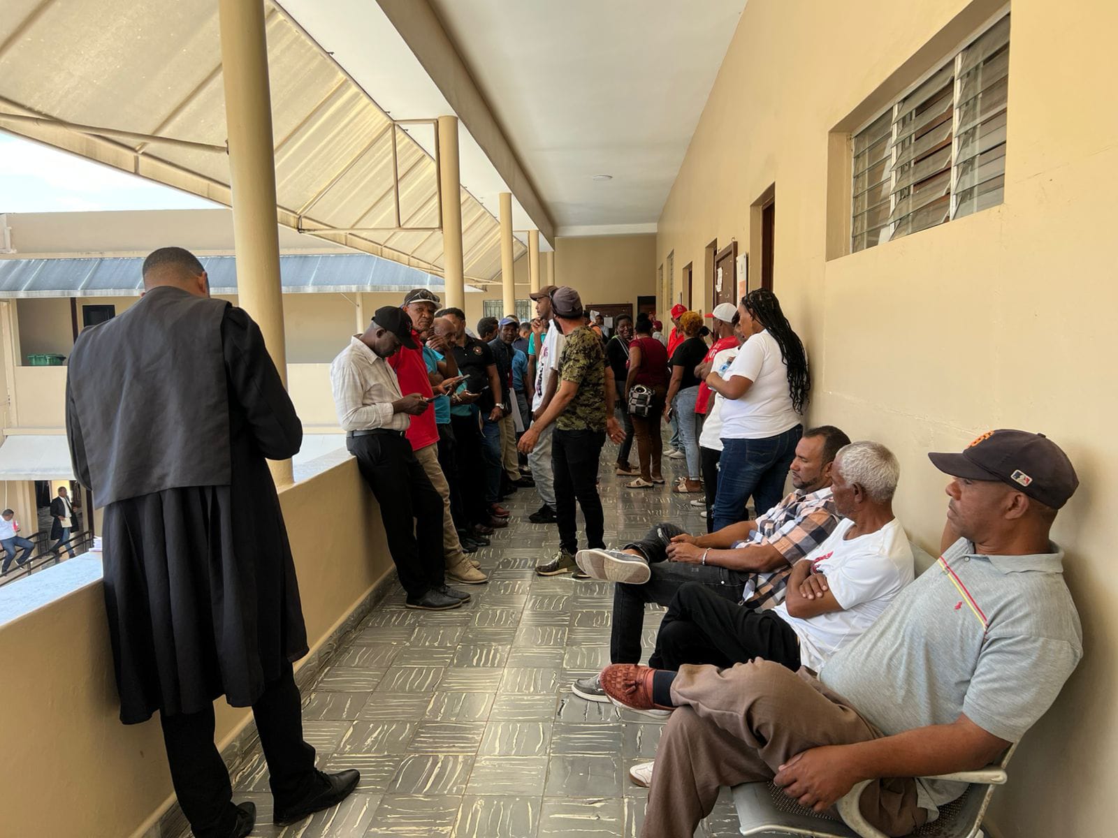 Aplazan por segunda ocasión audiencia que busca frenar desalojos en La Fruta, Barahona - Noticias de hoy en República Dominicana | De Último Minuto