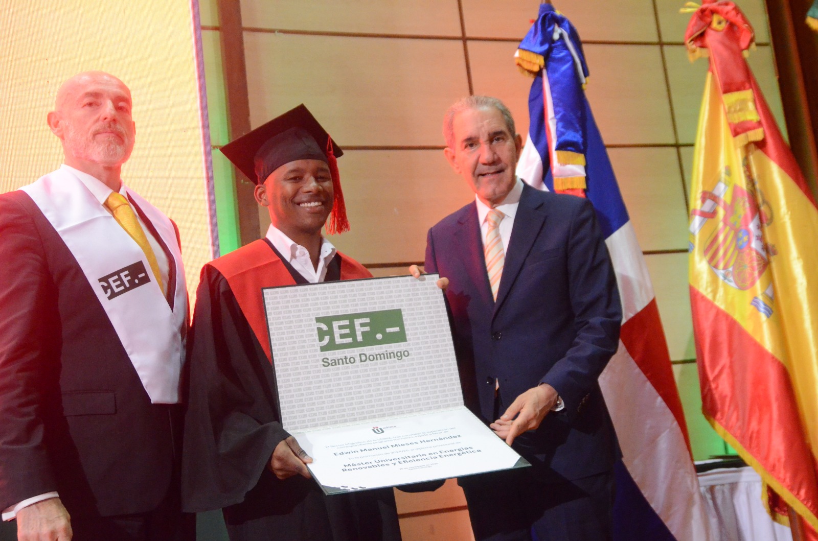 García Fermín exhorta a nuevos profesionales a liderar con ética e innovación - Noticias de hoy en República Dominicana | De Último Minuto