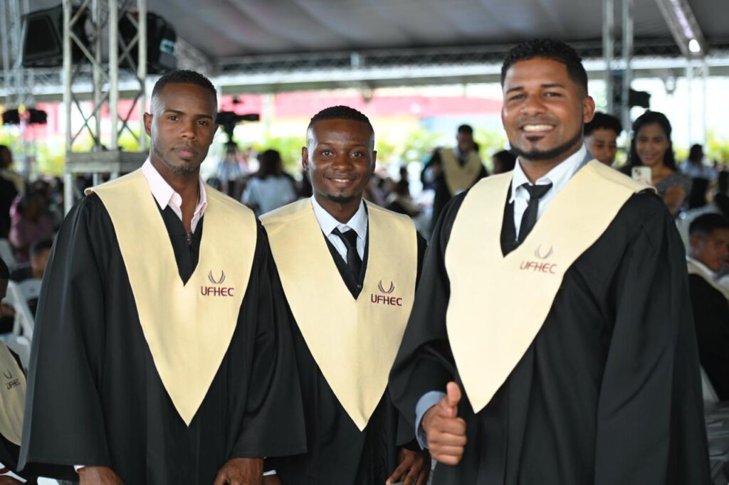 UFHEC gradúa 826 nuevos profesionales; 62.95% de los graduados fueron mujeres | 2 | UFHEC gradúa 826 nuevos profesionales; 62.95% de los graduados fueron mujeres - Noticias de hoy en República Dominicana | De Último Minuto