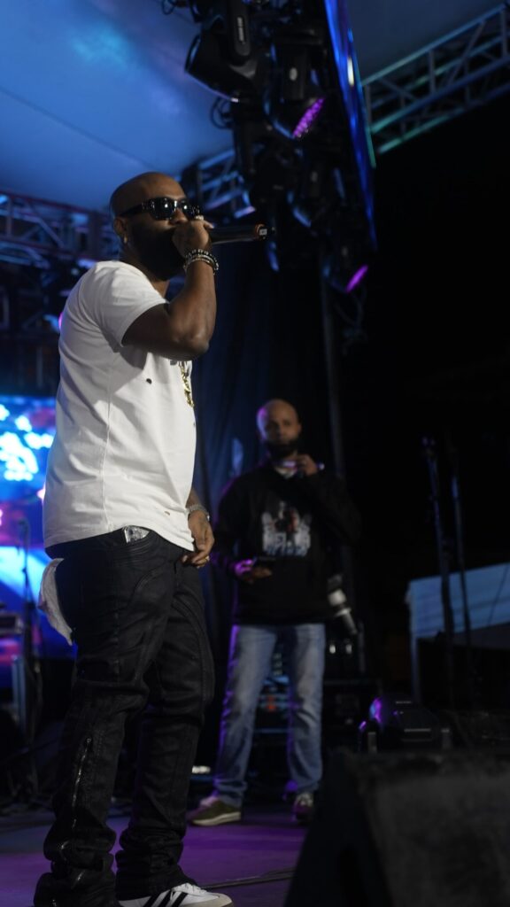 El Fother enciende Herrera con su explosivo show urbano en el Concierto de Navidad