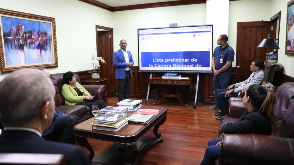 MESCyT presenta nueva herramienta interactiva que ayudará a los estudiantes a analizar opciones académicas y tomar mejores decisiones - Noticias de hoy en República Dominicana | De Último Minuto