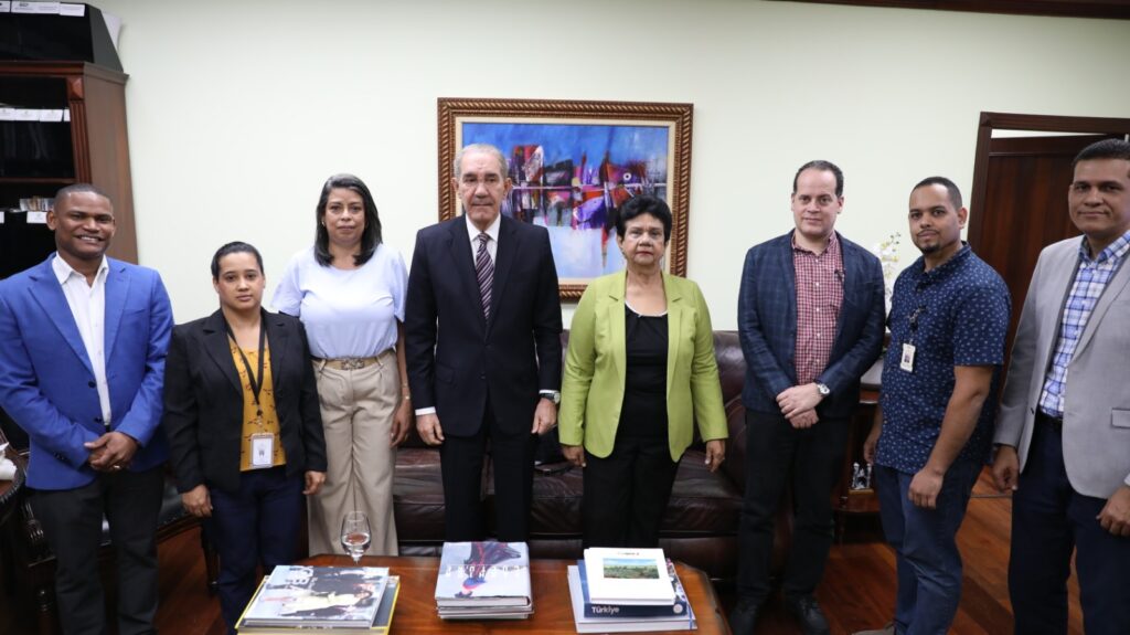 MESCyT presenta nueva herramienta interactiva que ayudará a los estudiantes a analizar opciones académicas y tomar mejores decisiones - Noticias de hoy en República Dominicana | De Último Minuto