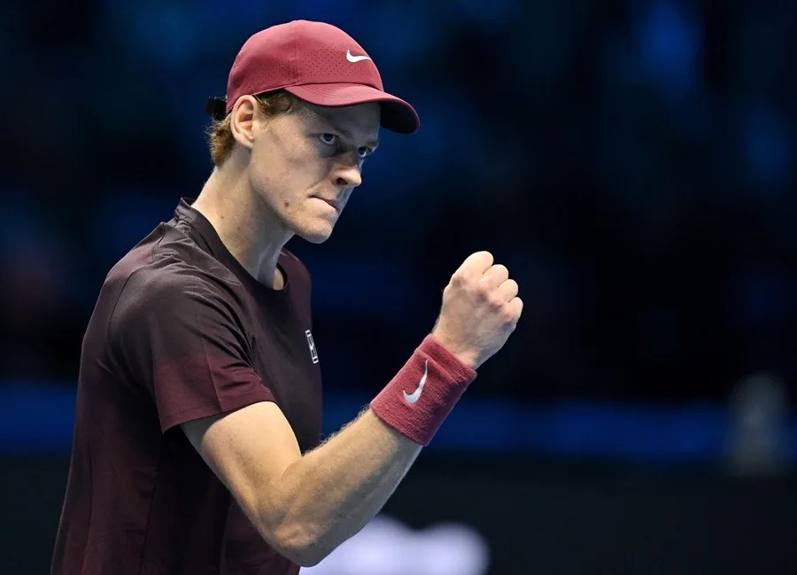 ¡Sinner arrasa a Zverev y asegura su paso a semifinales en las Finales ATP!