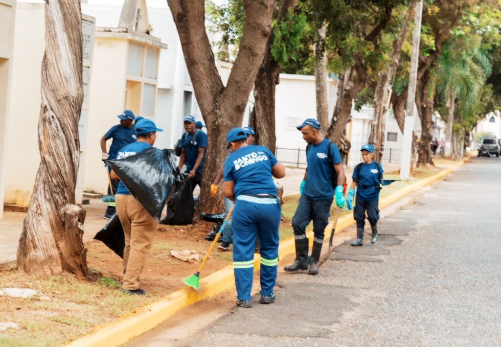 Alcaldía del DN reacondiciona cementerios por conmemoración del Día de los Fieles Difuntos | 4 | Alcaldía del DN reacondiciona cementerios por conmemoración del Día de los Fieles Difuntos
