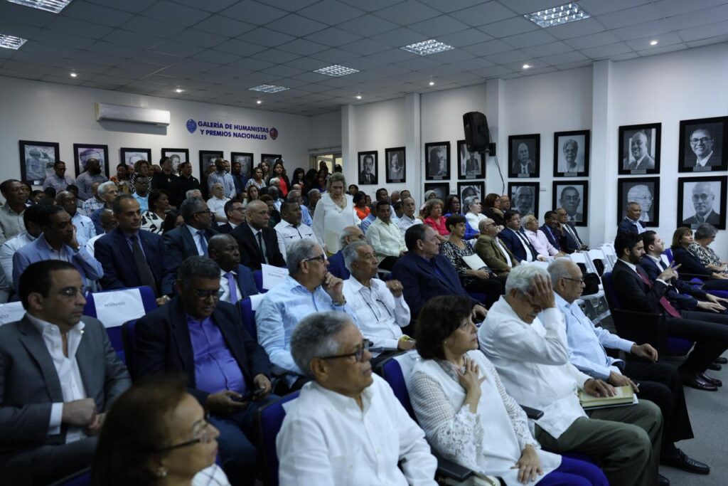 UASD rinde homenaje a Hatuey De Camps Jiménez e inauguran Aula Inteligente - Noticias de hoy en República Dominicana | De Último Minuto