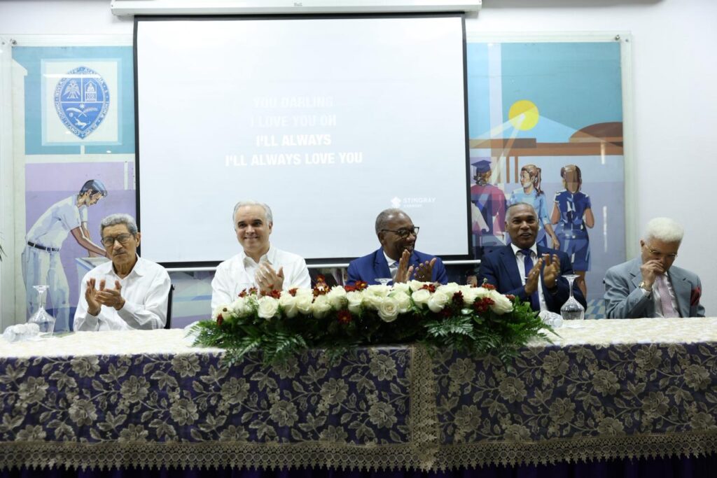 UASD rinde homenaje a Hatuey De Camps Jiménez e inauguran Aula Inteligente - Noticias de hoy en República Dominicana | De Último Minuto