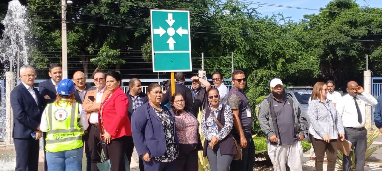 Instituciones públicas y privadas realizan simulacro de evacuación por terremoto en Santiago