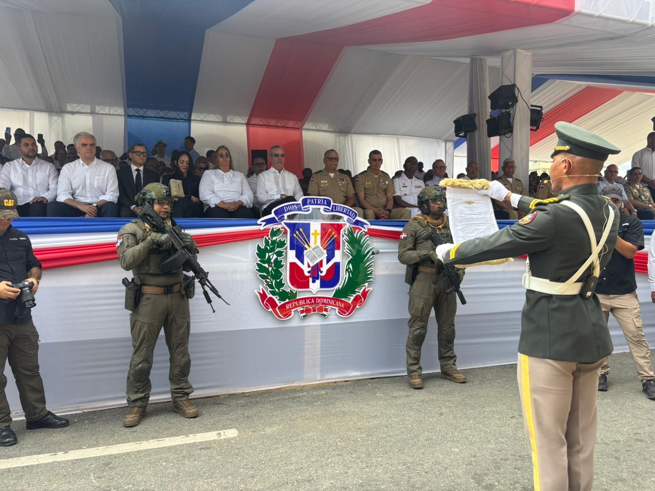 Presidente Luis Abinader encabeza actos patrióticos por el 181 aniversario de la Constitución en San Cristóbal - Noticias de hoy en República Dominicana | De Último Minuto