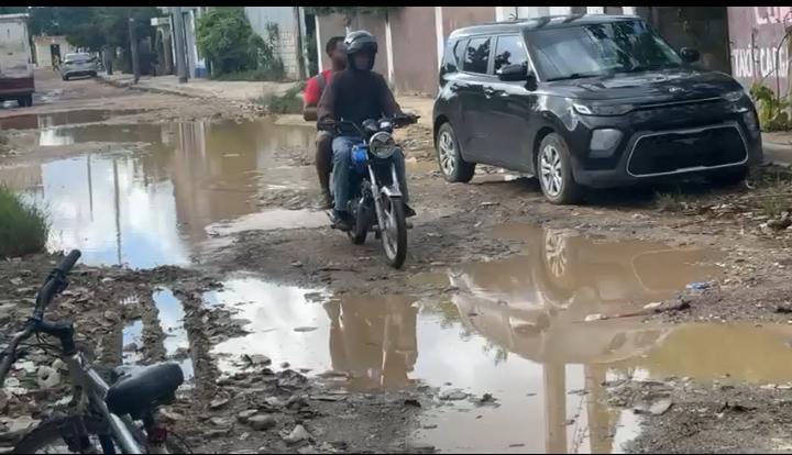 Denuncian deterioro de calles en sector Brisas del Este y piden intervención de las autoridades | 2 | Denuncian deterioro de calles en sector Brisas del Este y piden intervención de las autoridades - Noticias de hoy en República Dominicana | De Último Minuto