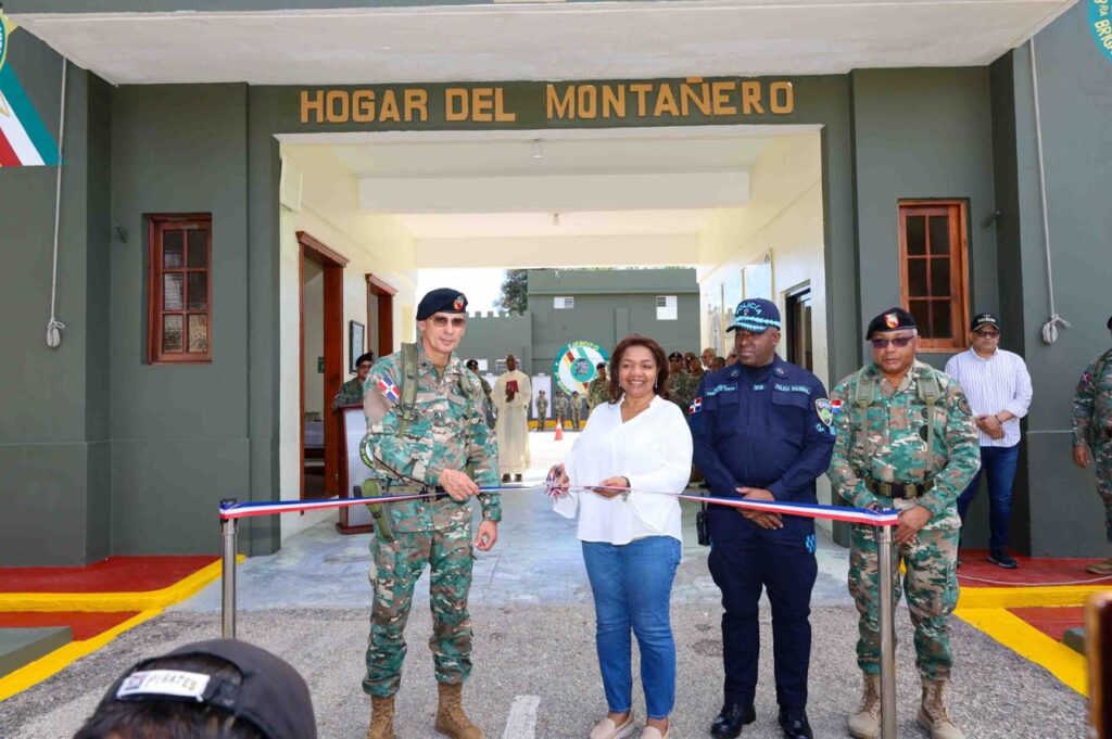 Comandante General del Ejército visita Elías Piña y San Juan de la Maguana | 2 | Comandante General del Ejército visita Elías Piña y San Juan de la Maguana - Noticias de hoy en República Dominicana | De Último Minuto