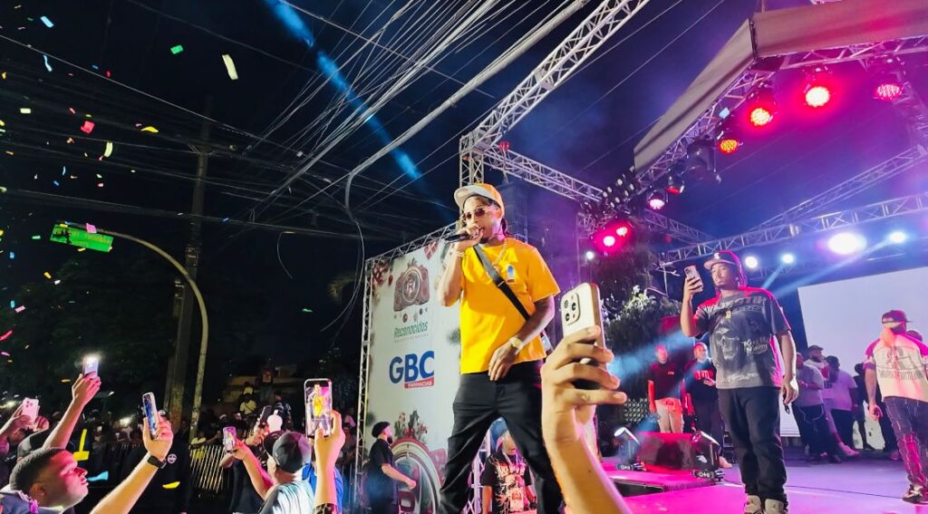 Rochy RD, uno de los más ovacionados en el concierto “Reconocidos en Navidad” | 2 | Rochy RD, uno de los más ovacionados en el concierto “Reconocidos en Navidad” - Noticias de hoy en República Dominicana | De Último Minuto