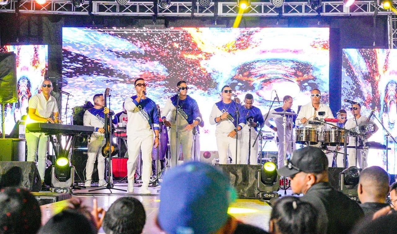 “ReconocidosNet en Navidad” brindó un concierto multitudinario lleno de música, energía y espíritu navideño