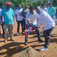 Alcalde de Chirino da primer picazo para construcción de cancha mixta en La Caguasa - Noticias de hoy en República Dominicana | De Último Minuto