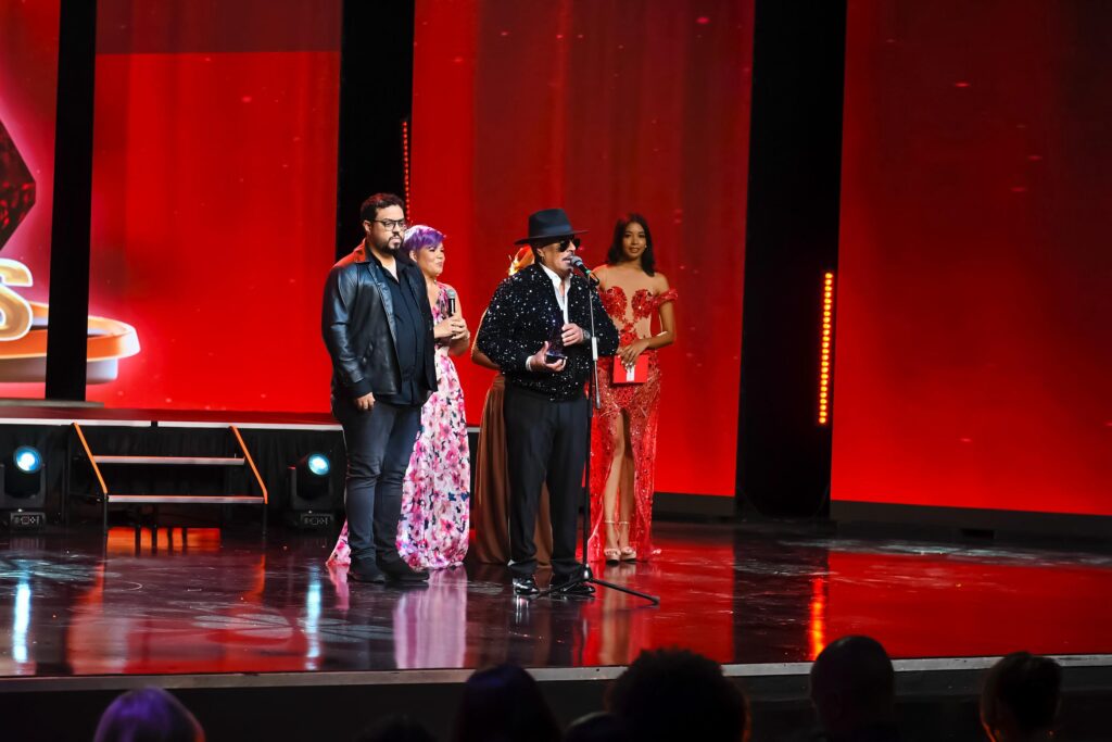 Aramis Camilo triunfa como Merenguero del Año 2025 en los Glamour Music Awards - Noticias de hoy en República Dominicana | De Último Minuto