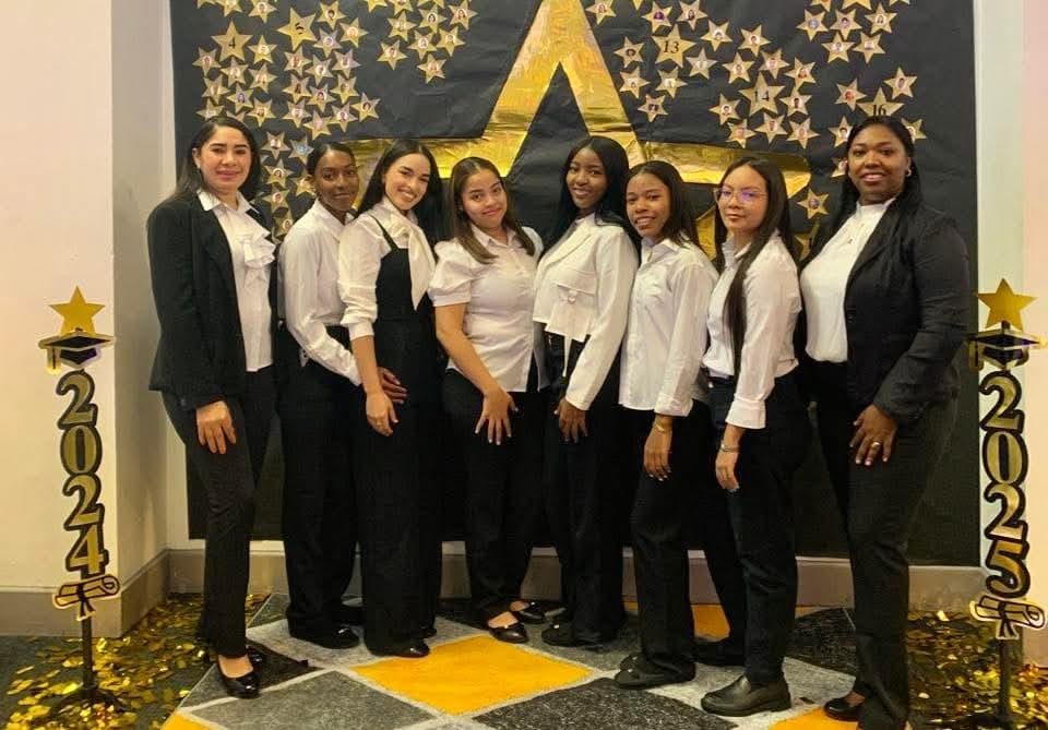 Estudiantes meritorias de Azua reciben el galardón “Diploma de Máxima Excelencia” | 3 | Estudiantes meritorias de Azua reciben el galardón “Diploma de Máxima Excelencia” - Noticias de hoy en República Dominicana | De Último Minuto