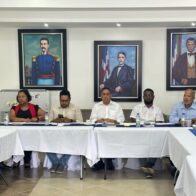 Senador Pedro Tineo encabeza mesa de trabajo con funcionarios provinciales para impulsar soluciones conjuntas en Monte Plata