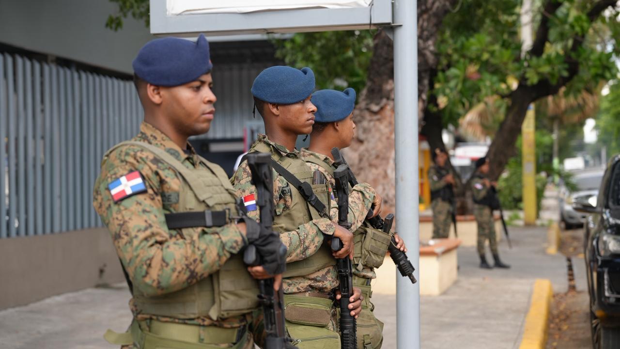 Megaoperativo de 6 días en San Cristóbal deja 97 detenidos, armas, drogas y motocicletas incautadas