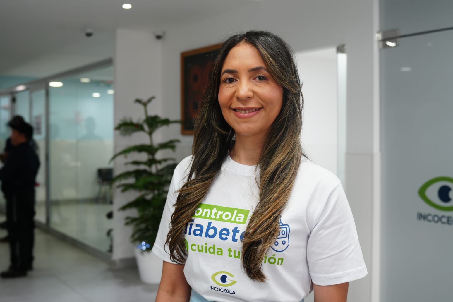 Cirujana oftalmóloga incentiva a ciudadanos a participar en jornada de evaluación de diabetes y salud visual en INCOCEGLA