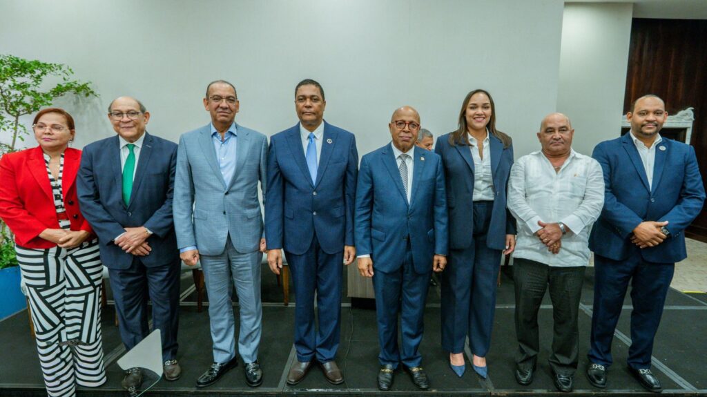 Víctor D’Aza anuncia retiro precandidatura presidencial por PRM para el 2028 - Noticias de hoy en República Dominicana | De Último Minuto