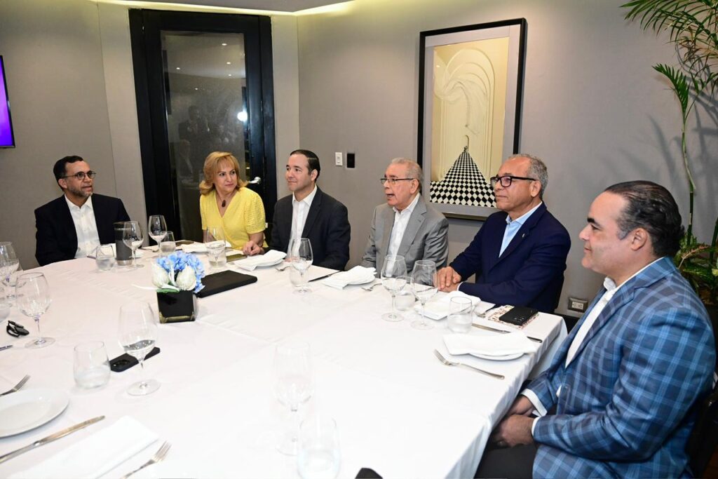 Danilo Medina sostiene encuentro con aspirantes presidenciales PLD | 4 | Danilo Medina sostiene encuentro con aspirantes presidenciales PLD - Noticias de hoy en República Dominicana | De Último Minuto