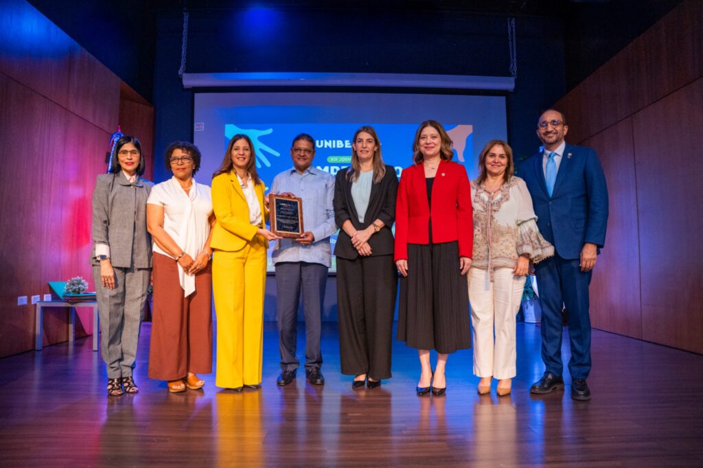 UNIBE reconoce a Juan Manuel Méndez durante la XIII Jornada de Compromiso Ciudadano 2025 | 2 | UNIBE reconoce a Juan Manuel Méndez durante la XIII Jornada de Compromiso Ciudadano 2025 - Noticias de hoy en República Dominicana | De Último Minuto