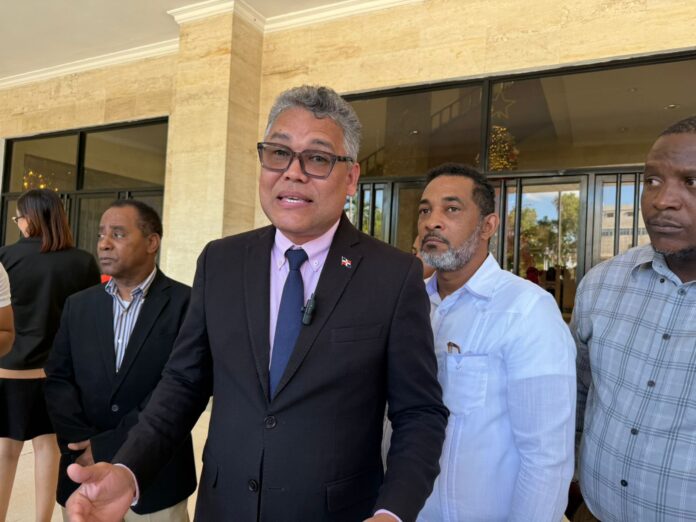 Carlos Peña propone que fondos de partidos políticos se utilicen para indexar salarios de los trabajadores