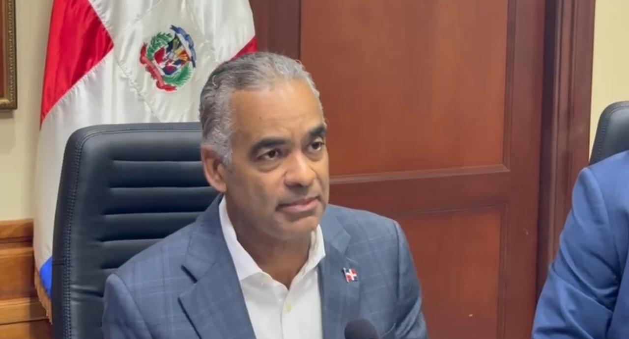 Ministro de Energía busca enriquecer proyecto de ley armonizada del subsector eléctrico