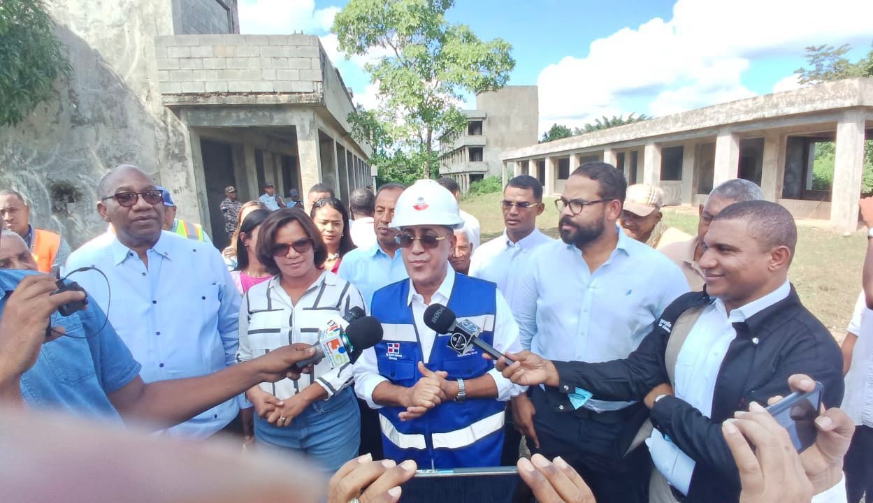 Gobierno reinicia construcción del Liceo Experimental y extensión de la UASD en Bayaguana tras más de 10 años paralizados - Noticias de hoy en República Dominicana | De Último Minuto
