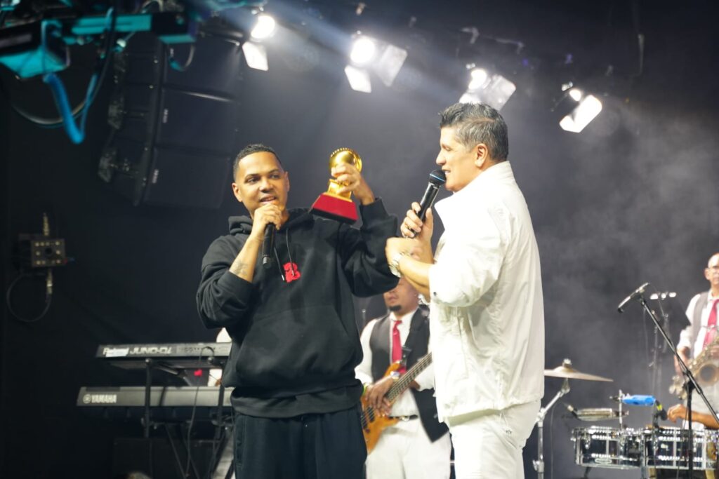 Eddy Herrera celebra su segundo Latin Grammy con concierto en La Casa de Alofoke 2 | 3 | Eddy Herrera celebra su segundo Latin Grammy con concierto en La Casa de Alofoke 2 - Noticias de hoy en República Dominicana | De Último Minuto