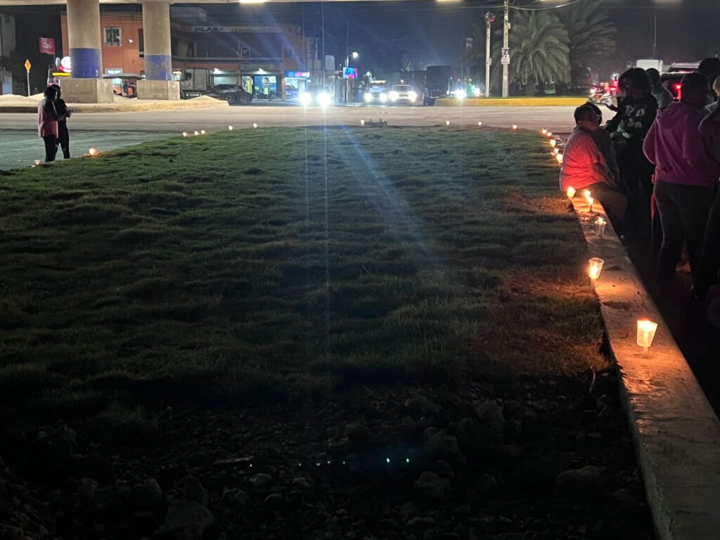 Realizan encendido de velas en protesta por ampliación de la Avenida Ecológica en Boca Chica | 2 | Realizan encendido de velas en protesta por ampliación de la Avenida Ecológica en Boca Chica - Noticias de hoy en República Dominicana | De Último Minuto