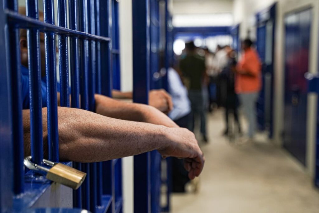 Cárcel Las Parras operará bajo prohibición total de celulares para internos y agentes penitenciarios | 4 | Cárcel Las Parras operará bajo prohibición total de celulares para internos y agentes penitenciarios - Noticias de hoy en República Dominicana | De Último Minuto