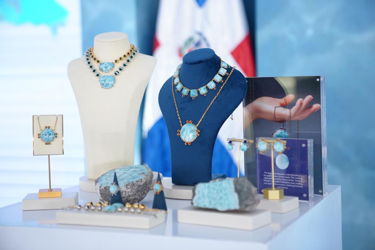 Celebran el Día Nacional del Larimar con un vibrante homenaje cultural en Barahona - Noticias de hoy en República Dominicana | De Último Minuto