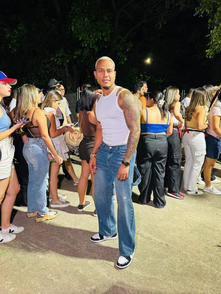 La moda masculina se impone en el segundo concierto de Bad Bunny en Santo Domingo | 3 | La moda masculina se impone en el segundo concierto de Bad Bunny en Santo Domingo - Noticias de hoy en República Dominicana | De Último Minuto