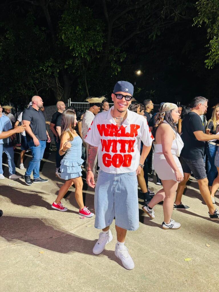 La moda masculina se impone en el segundo concierto de Bad Bunny en Santo Domingo | 2 | La moda masculina se impone en el segundo concierto de Bad Bunny en Santo Domingo - Noticias de hoy en República Dominicana | De Último Minuto