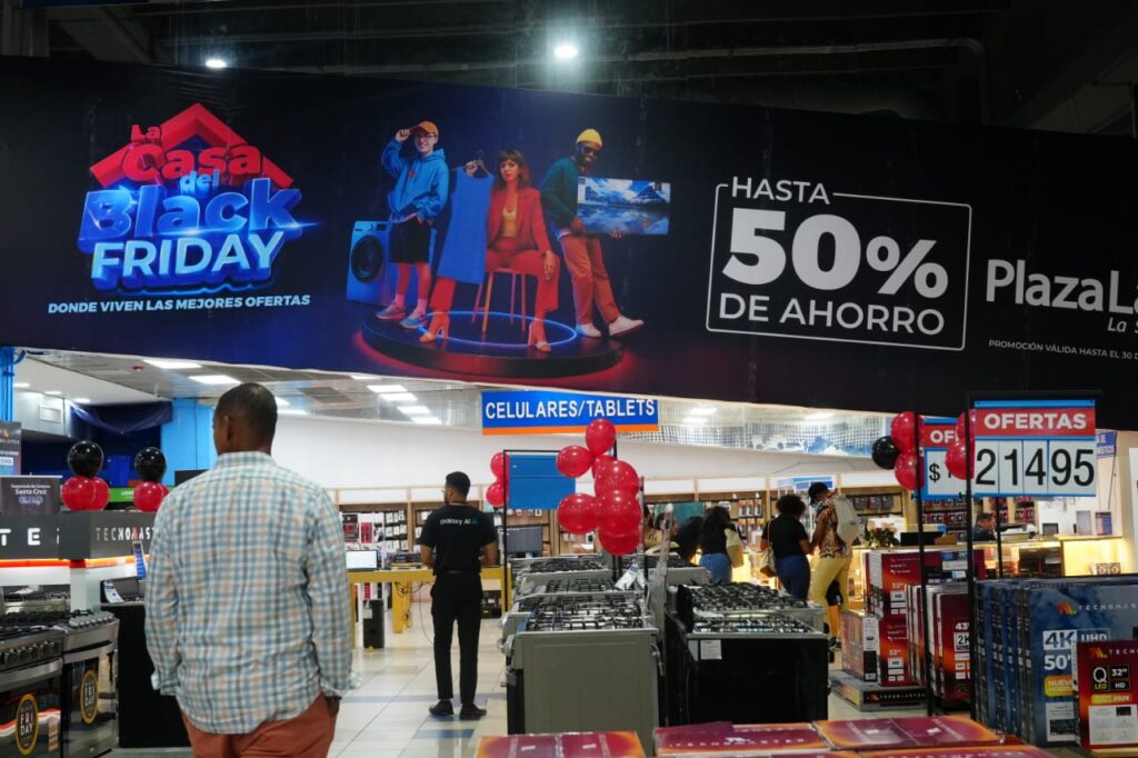 Ciudadanos abarrotan principales tiendas del país en busca de ofertas del Viernes Negro - Noticias de hoy en República Dominicana | De Último Minuto