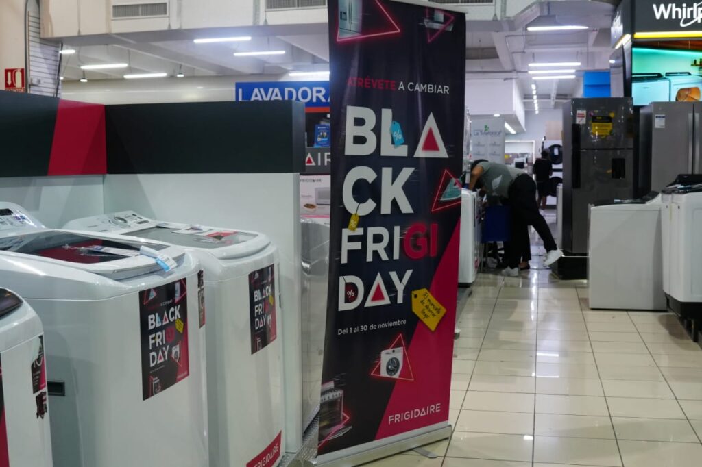 Ciudadanos abarrotan principales tiendas del país en busca de ofertas del Viernes Negro - Noticias de hoy en República Dominicana | De Último Minuto
