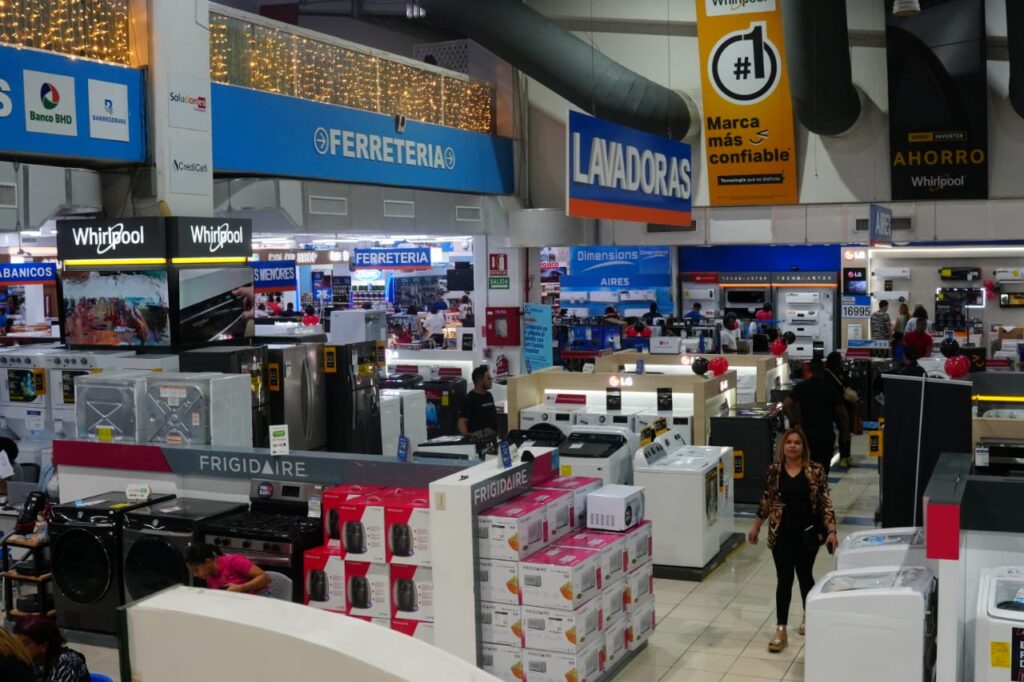 Ciudadanos abarrotan principales tiendas del país en busca de ofertas del Viernes Negro - Noticias de hoy en República Dominicana | De Último Minuto