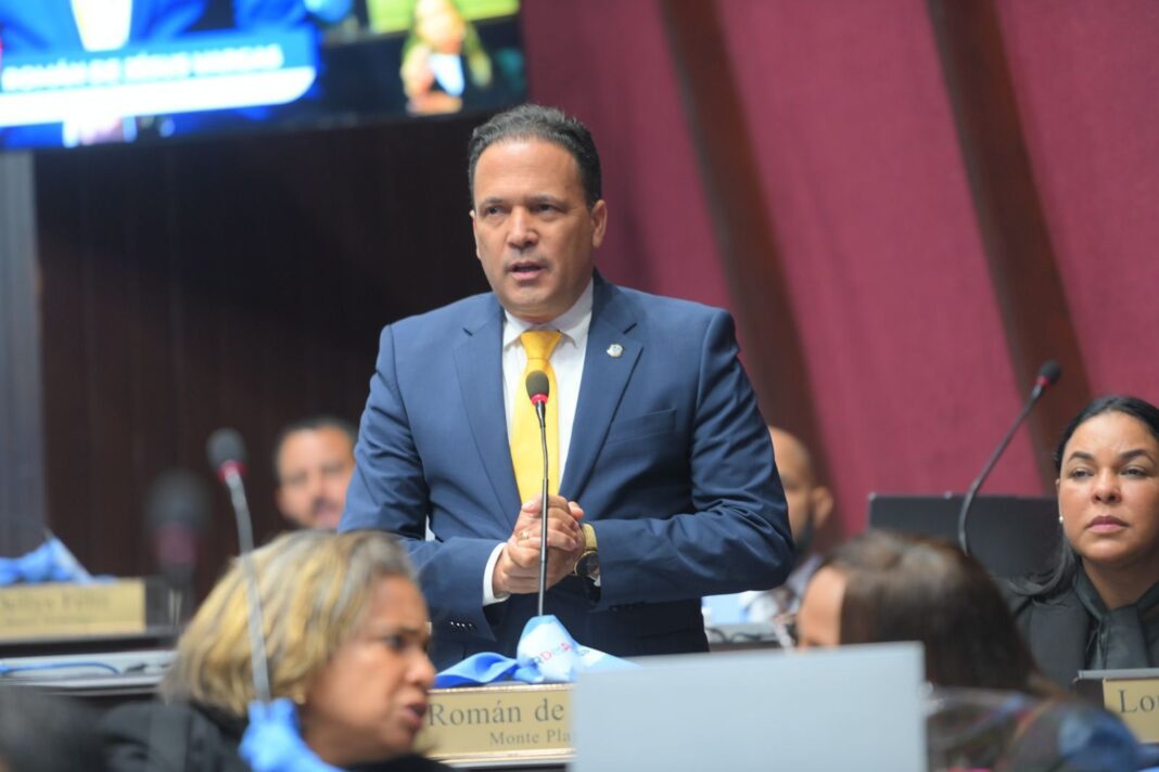 Diputado solicita intervención para remozar instalaciones deportivas en Monte Plata