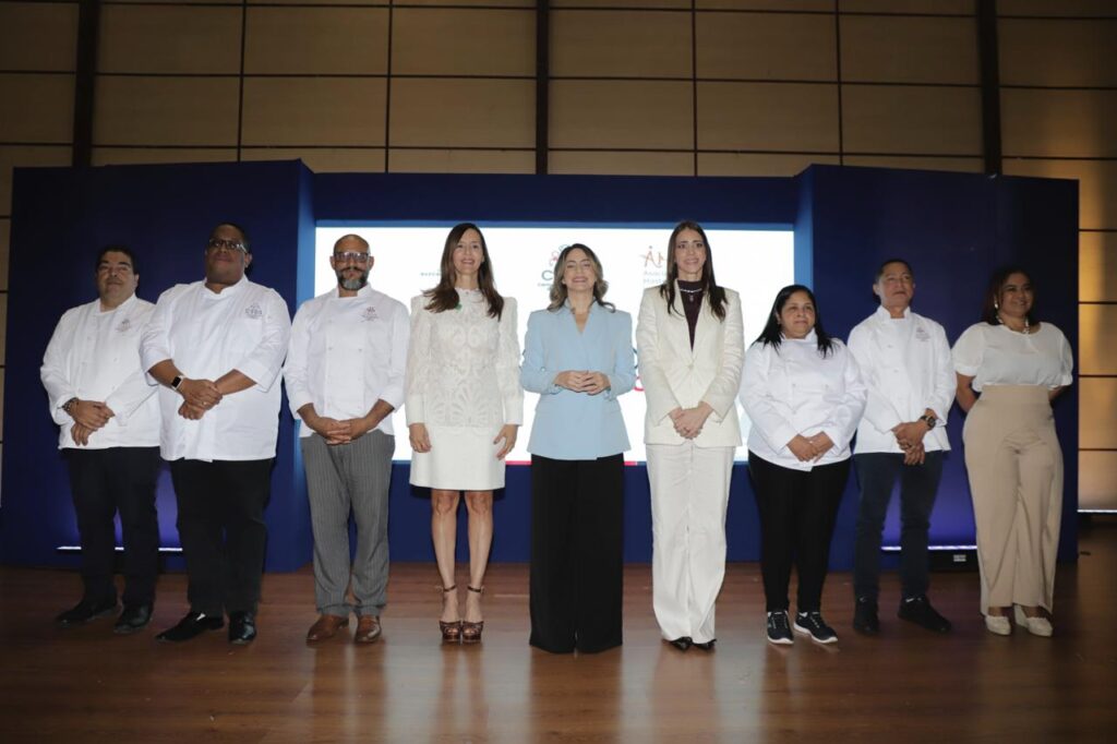 Desarrollo Social Supérate gradúa 300 estudiantes del Centro de Superación Gastronómica de Boca Chica | 2 | Desarrollo Social Supérate gradúa 300 estudiantes del Centro de Superación Gastronómica de Boca Chica - Noticias de hoy en República Dominicana | De Último Minuto