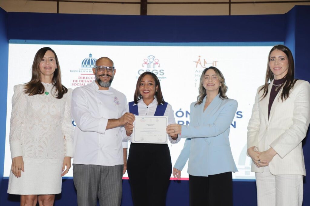 Desarrollo Social Supérate gradúa 300 estudiantes del Centro de Superación Gastronómica de Boca Chica | 4 | Desarrollo Social Supérate gradúa 300 estudiantes del Centro de Superación Gastronómica de Boca Chica - Noticias de hoy en República Dominicana | De Último Minuto